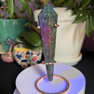 Ruby in‎ Kyanite Crystal UV Reactive Wand Scepter (2)